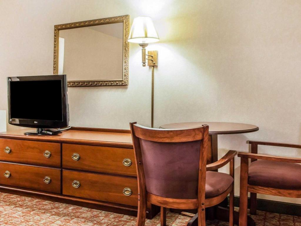Econo Lodge Douglassville-Pottstown Main image 1